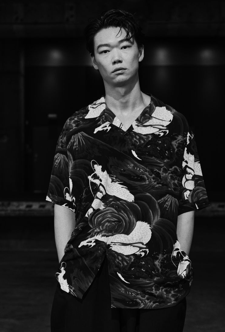 LOOK 01